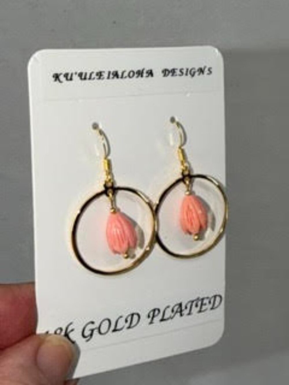 NWT Handmade in Hawaii, Hawaiian Pikake bud Coral.  Dangle with Hoop